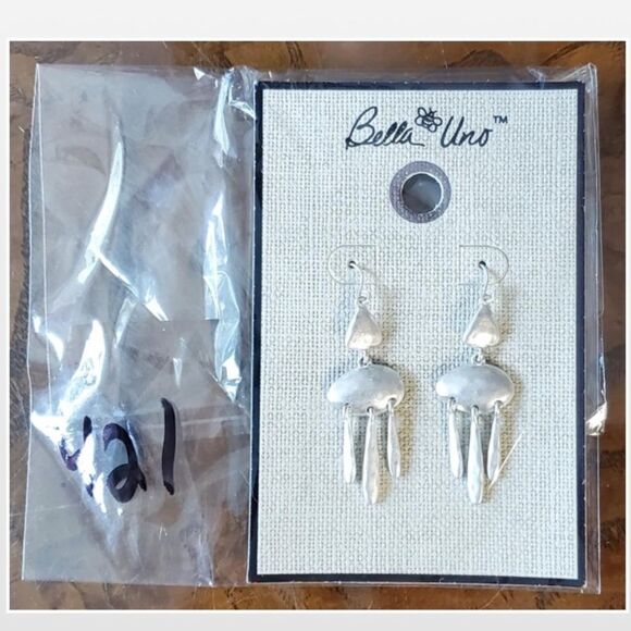 New Bella Uno Earrings Womens Silver Dangle Three Tier Drop Triangle Jewelry NWT - Picture 16 of 16